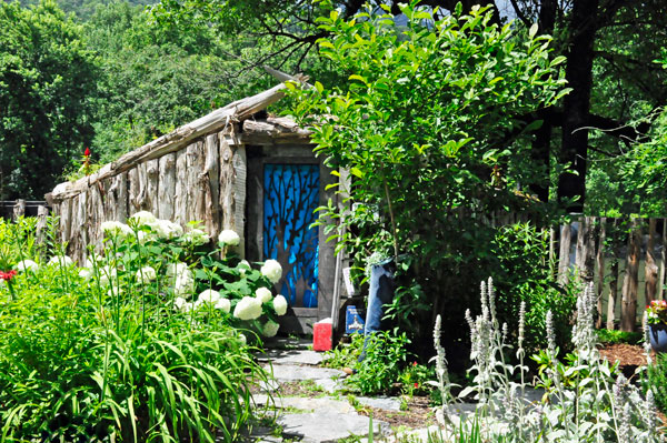 closed building at Lake Lure Flowering Garden